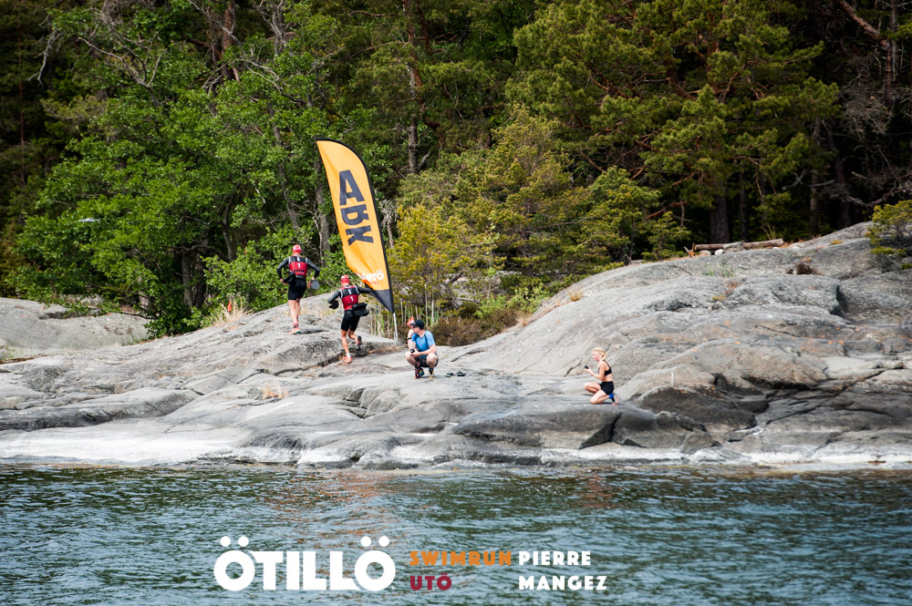 Courir nager dans les rochers suédois